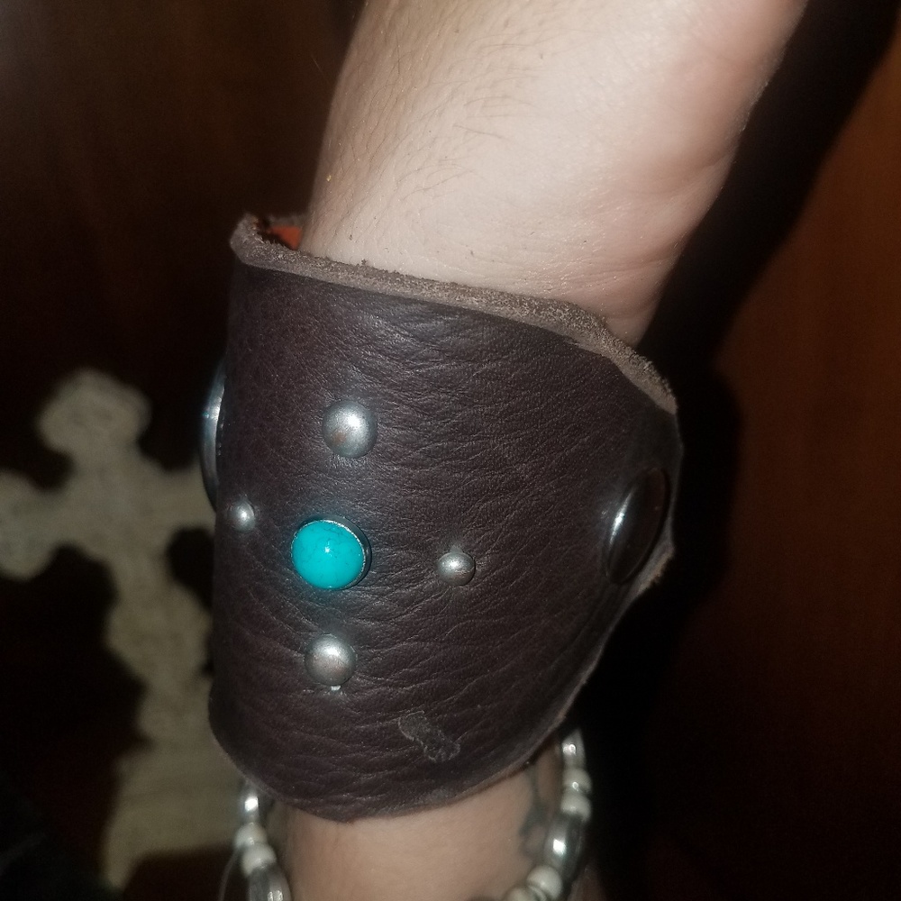Leather cuff - Picture 4 of 7